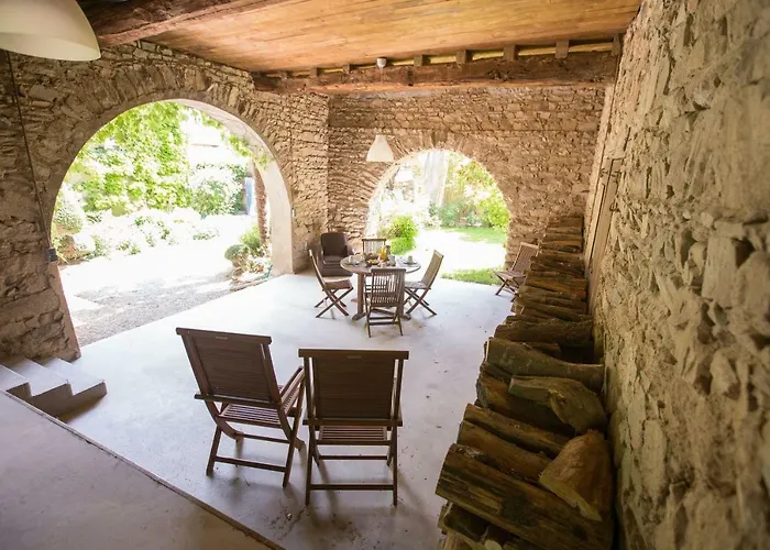 Bed and breakfast Le Clos Du Perret 3*