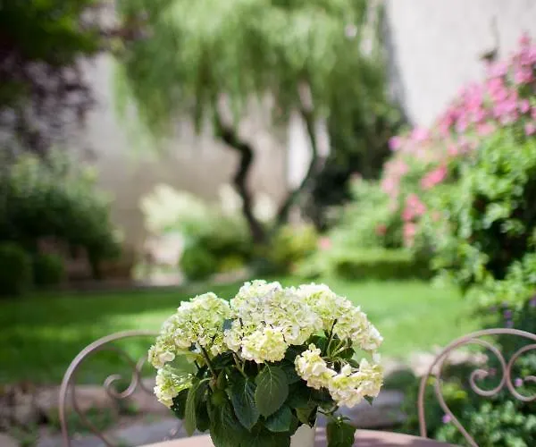 Bed and breakfast Le Clos Du Perret 3*