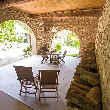 Le Clos Du Perret 3* Chaussan