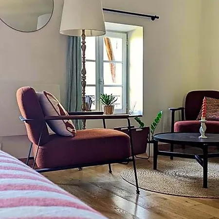 Le Clos Du Perret 3*