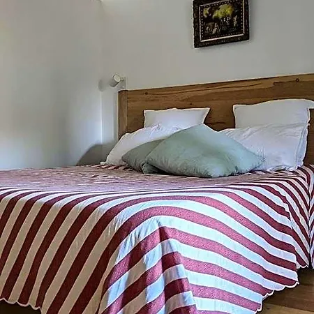 Le Clos Du Perret Bed & Breakfast 3*